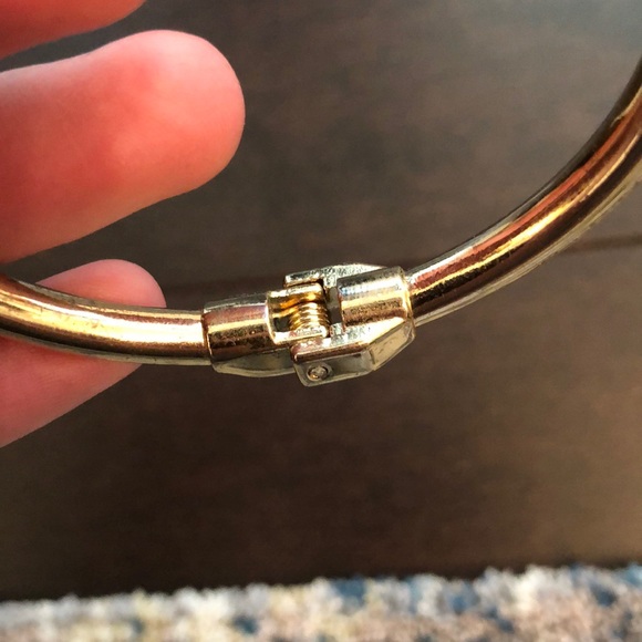 FREE W PURCHASE Banana Republic Pearl End Bracelet - Picture 4 of 6